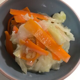 キャベツと人参の海鮮豆乳スープ煮